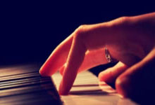 荷兰队在主场击败土耳其队，势如破竹